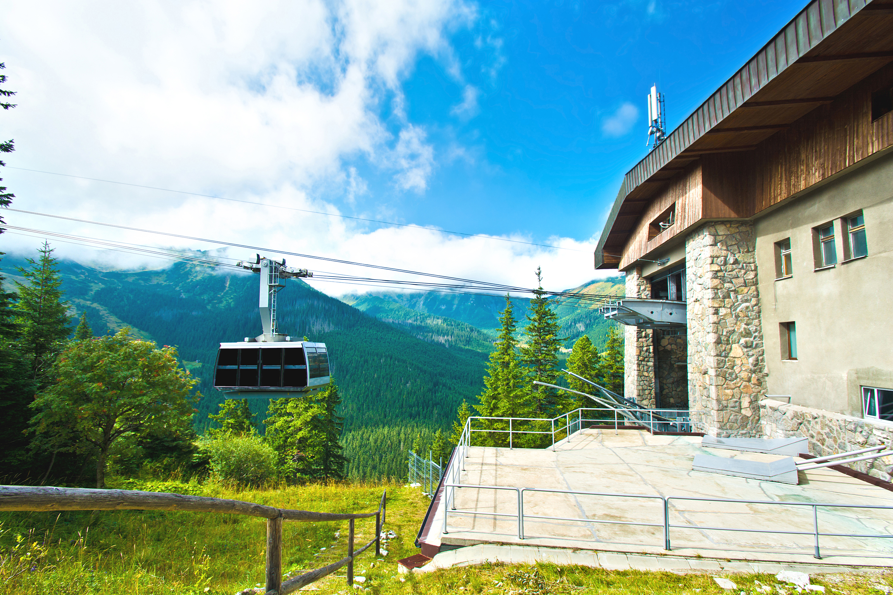 Seilbahn in den Schweizer Bergen